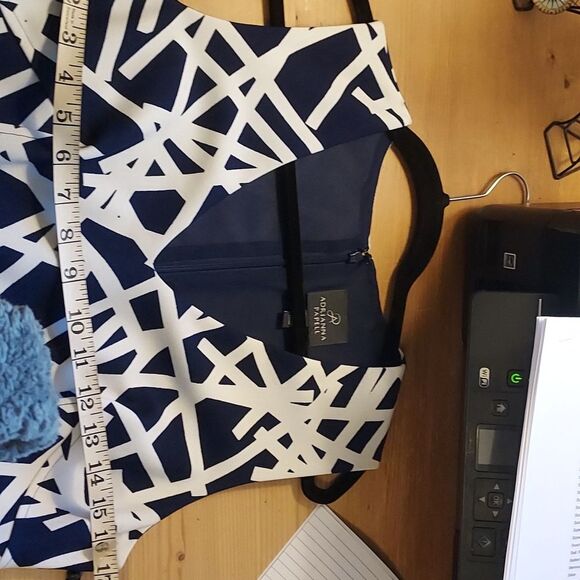 Adrianna Papell Navy and White sleeveless geometric print shift dress size 8 - Picture 12 of 12